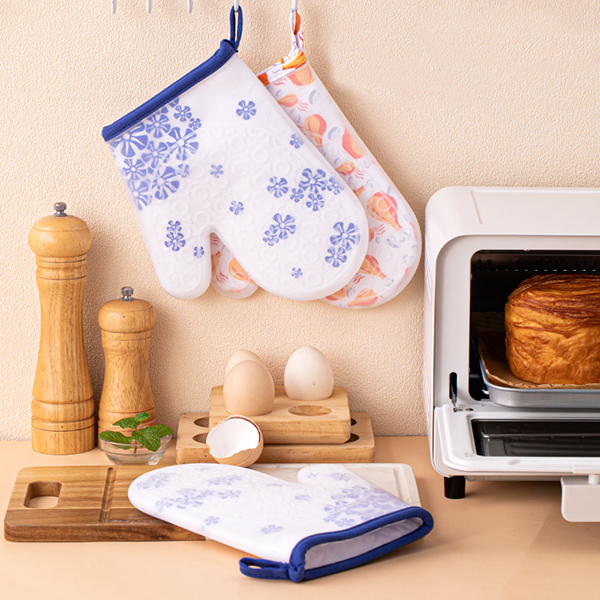How To Choose The Best Silicone Oven Gloves for Your Kitchen