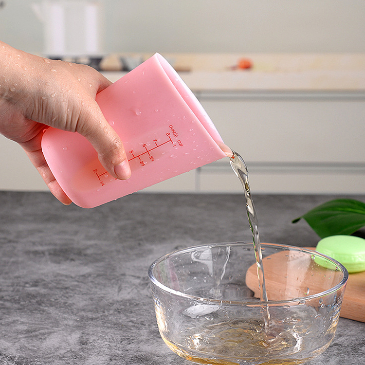 Silicone Measuring Cup with Scale Lable