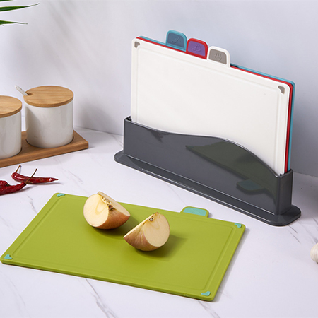 Pros and Cons of Plastic Cutting Boards.