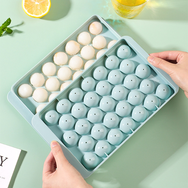 What Are The Best Types of Ice Cube Trays? Plastic Or Silicone?